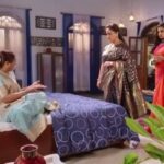Sambhabana Mohanty Instagram - #REPOST @zeetv with @get__repost__app Aane waala hai Tulsi ka janmdin, par Kadambari ji aur Damini ko kis baat ka sataa raha hai darr?Comments mein batayein apni raay aur dekhiye #PyarKaPehlaNaamRadhaMohan, Mon-Sat, raat 8 baje, sirf #ZeeTV par aur kahin bhi, kabhi bhi #ZEE5 App par. #RadhaMohan #PKPNRMEpisodic #RadhaMohanDamini #radhamohankaveri @theneeharikaroyofficial @shabirahluwalia @sambhabana_mohanty @swaragshah @manishaapurohit