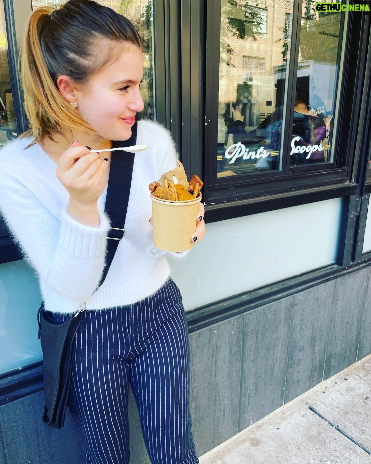 Sami Gayle - 3.1K Likes - Grahams for the gram 🍁