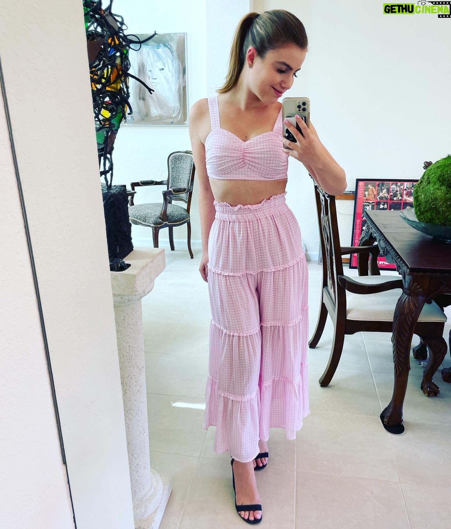 Sami Gayle - 4.5K Likes - On Fridays, we wear pink, too. 🌸
Sincerely,
Sami