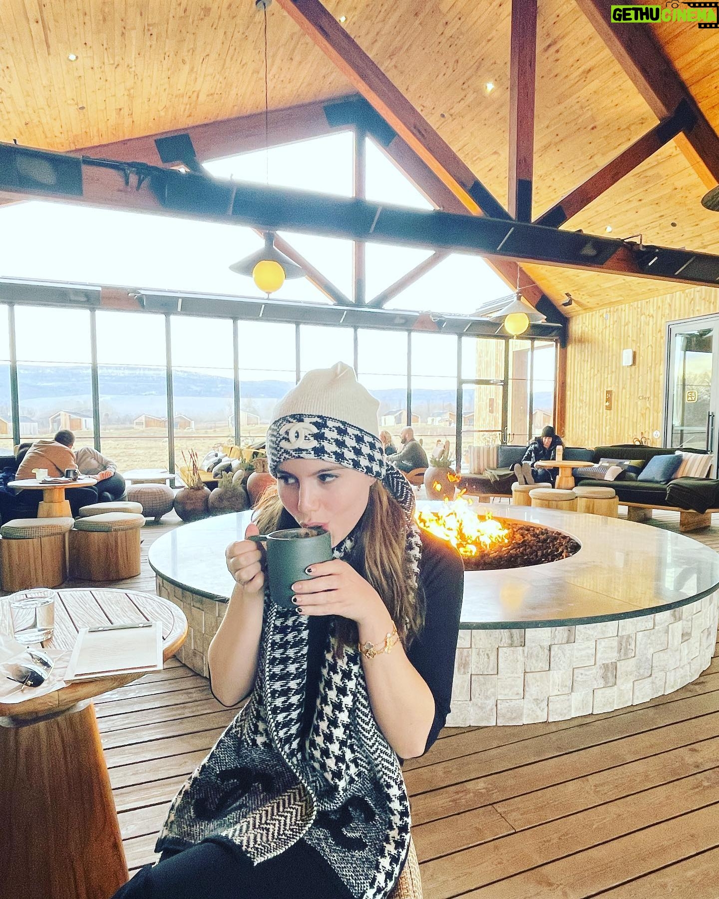Sami Gayle - 2.7K Likes - The day off (outdoors edition)!
(But, also, can we get back to the magic already??!) I can’t wait for you all to see what we’ve been cooking up @badcinderellabway !