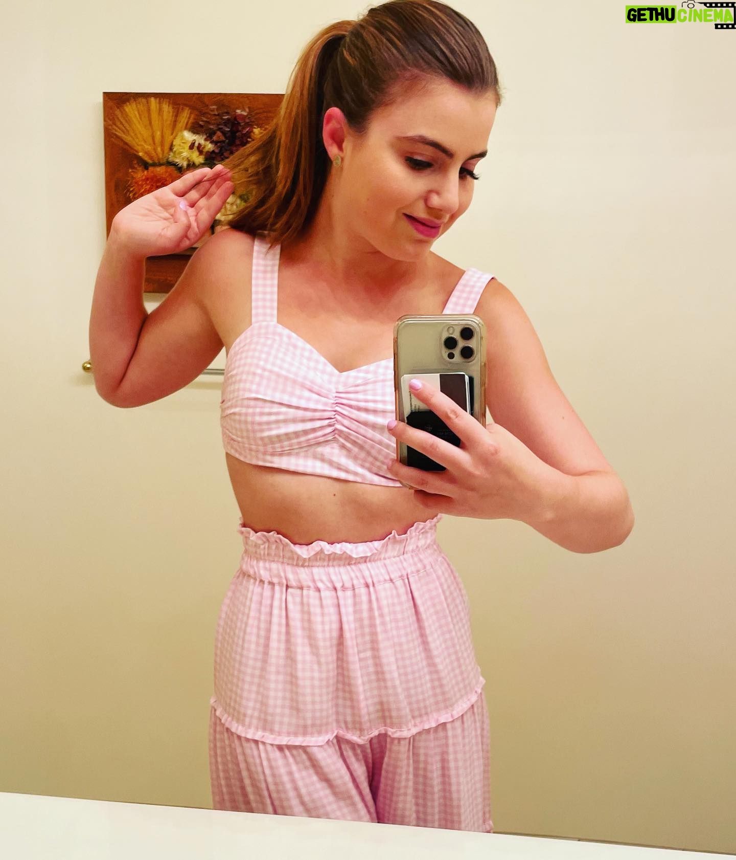 Sami Gayle - 4.5K Likes - On Fridays, we wear pink, too. 🌸
Sincerely,
Sami