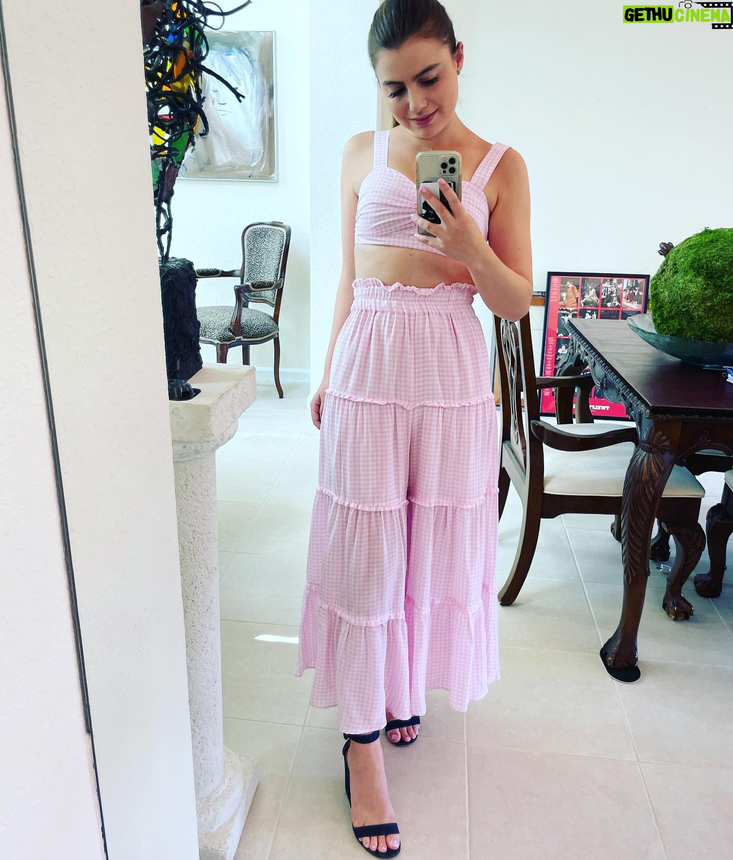Sami Gayle - 4.5K Likes - On Fridays, we wear pink, too. 🌸
Sincerely,
Sami