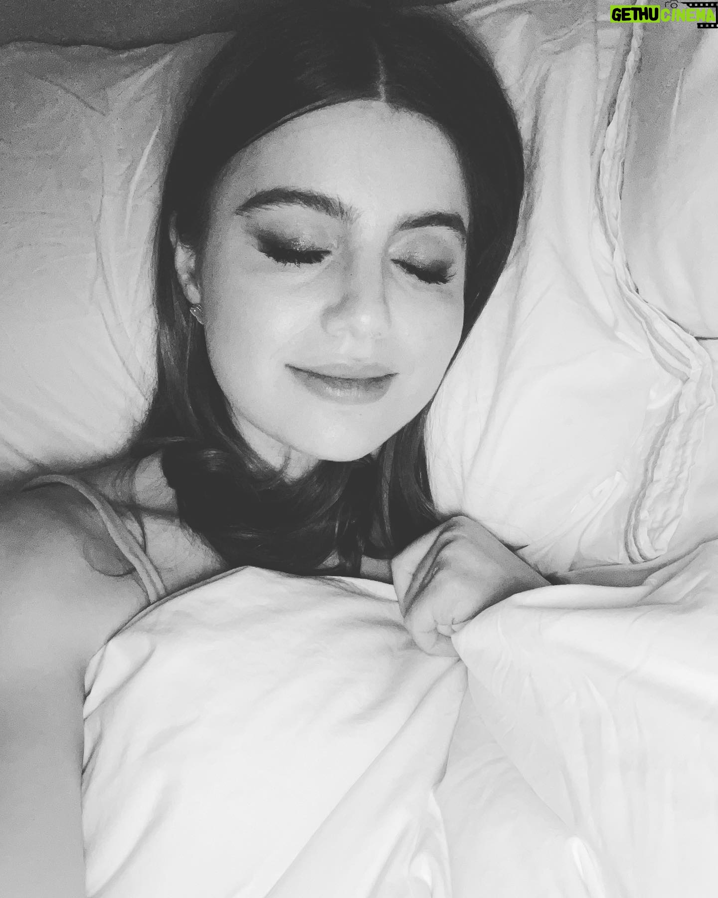 Sami Gayle - 3.6K Likes - Nappy Hour 💤
#twoshowday ❤️