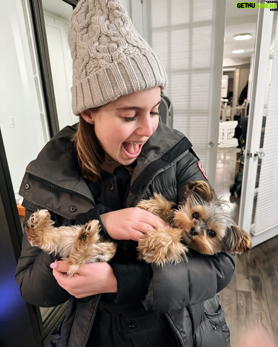 Sami Gayle - 2.9K Likes - As comfy with the camera as her sister 😂
