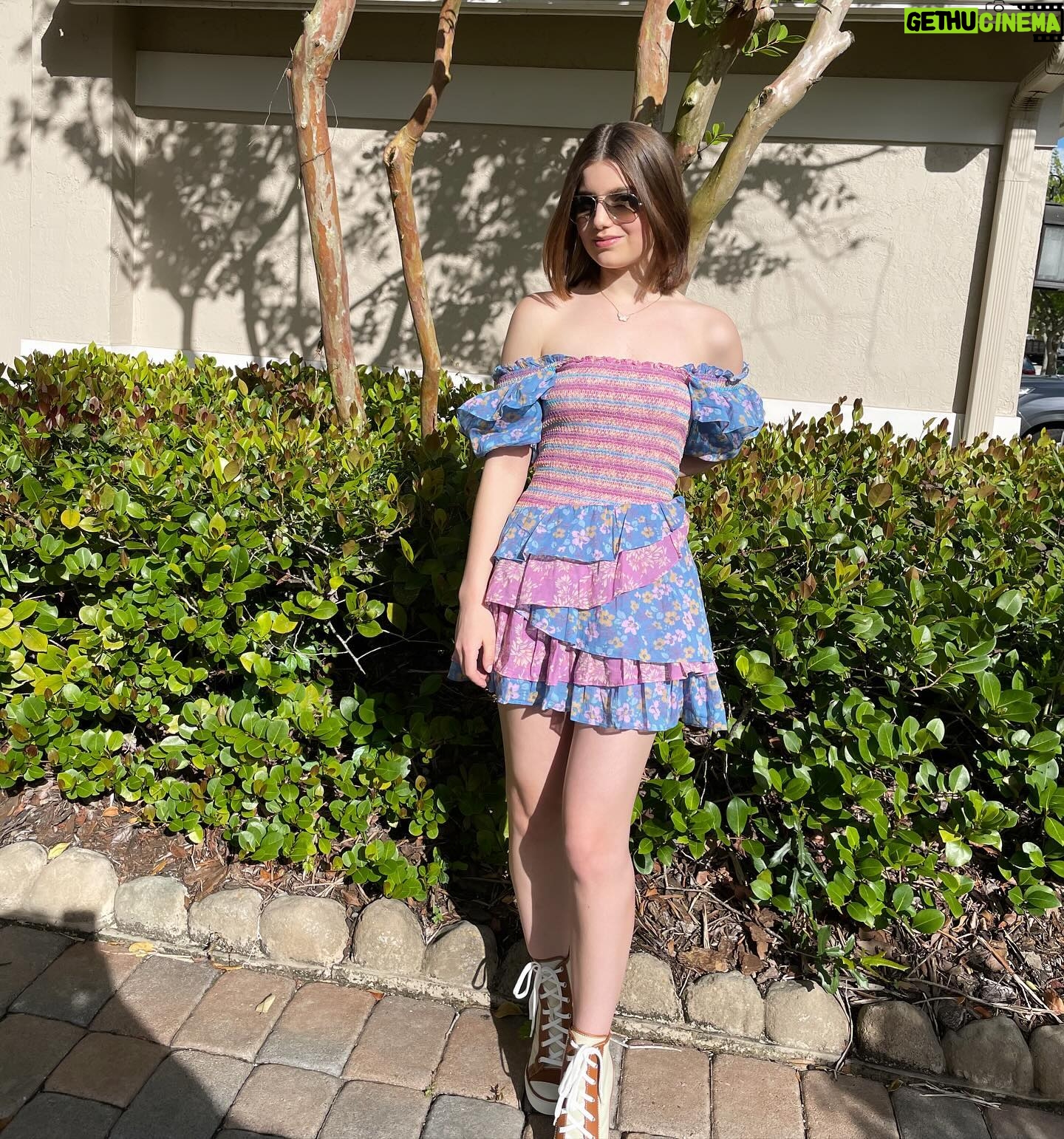 Sami Gayle - 5K Likes - Today, and every day, I am infinitely grateful for every member of our community. Thank you for your support, encouragement, and willingness to spend your time on social media with me. It is such an honor to share this space with you, and my heart is full of a lot more than Thanksgiving dinner. 💕