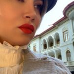 Samira Hosseini Instagram - دو روز مانده به اجرای کنسرت نمایش«کوچه عاشقی» دو روز مانده به اجرای کنسرت نمایش کوچه عاشقی، این نمایش، آخرین مراحل آماده‌‌سازی خود را برای اجرای روز جمعه_۲۰ خرداد_ در تالار ایوان عطار کاخ سعد آباد، پشت سر می‌گذارد. کوچه عاشقی، به کارگردانی سید جلال‌الدین دری است که بهترین‌ بازیگرهای تئاتر و سینما او را همراهی می‌کنند. اسامی به ترتیب حروف الفبا : امیرحسین آرمان، امیرکاوه آهنین جان، صدف بهشتی، حمیدرضا ترکاشوند، سمیرا حسینی،محیا دهقانی، آناهیتادری،پریساروزبهانی، فرداد صفاخو، بهزاد عبدی، سولماز غنی، الهام کرمی، محمدرضا مالکی، حسین میرزاییان در این نمایش نقش آفرینی می کنند که حمیدرضا ترکاشوند علاوه به بازی خوانندگی این کار را با همراهی فایضه کامیاب ، پگاه حاجی محمدی ومحسن سلیمانی بر عهده دارند تهیه بلیت از طریق سایت تیوال انجام میشود ساخت تیزر: جاوید علی‌پور @jalal.dorri @s.ma.javadi @alirezahaghighi62 @seyedsaberemami @naviddorriii @ehsannili @Koocheasheghi @tiwallgram @amirarman @mohammadreza.maleki.59 @behzad.abdii @samirahosseini.official @mahyadehghani70 @torkaash @solmazghanii @amirkaveh.ahaninjan_official @anahitadorri @sadafbeheshti_ @parisarouzbahani @fardad_sa @elhamkarami_music @pegahhajimohamadi @fayezehkamyab @yasaman.najmeddin @mohsen.soleymani @Farzam.shekari @farzinshekari @javidalipur @soudabekhosravi @reza.khazraie_shad @almagoshtasb @saeed_yazdani @parva_r @eh3an_f_ @erfanhy @alitasdighy