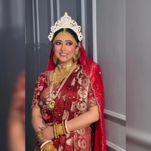 Sampurna Lahiri Instagram - || বধূবরন ||
.
.
.
Makeup & Hair @makeup_artist_surojit 
Chandan @kolka_mehendi_by_priyashi 
Styling @subrata4462 
Reels @reelstasoumoo 
Saree @threadpetals2021 
Jewellery @soukhinbysuratna 
.
.
#bride #bridalmakeup #makeup #ethnic #saree #sareelove #fashion #ethnicwear #love
