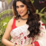 Sampurna Lahiri Instagram - ❤️🤍 . Photography - @sayantan_dutta_photography Makeup - @sahababusona Hair - @ginni_love21 Styled by - @rinkikhatoon Wardrobe - @the_textile_tale Jewellery - @anjalijewellersbharat Media - @aajkaal.in Assistant - @sourabh181707 . #shoot #fashion #photoshoot #makeup #style #saree #sareelove #ethnicwear #bengali #mood #sunnyday #sunkissed #sunshine