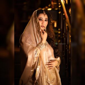 Sampurna Lahiri Instagram - Chaand Mubarak 🌙
.
Photography - @sayantan_dutta_photography 
Makeup up - @sahababusona 
Styling - @rinkikhatoon 
Hair - @ginni_love21 
Jewellery - @anjalijewellersbharat 
Assistant - @sourabh181707 
.
#eidmubarak #traditional #festival #celebration #peace #joy #love #diversity #happiness #spreadlove