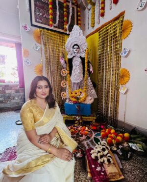 Sampurna Lahiri Instagram - আমাদের সরস্বতী পুজো। ❤️❤️❤️
.
#goddess #festival #indian #bengali #emotion #culture #wisdom #education #art #blessings #saraswati