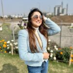 Sampurna Lahiri Instagram - Life is a series of thousands of tiny Miracles 💫 . . #life #love #winter #sunshine #light #freshair #positivevibes #feelgood #nature #bliss