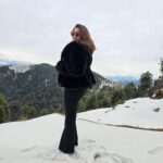 Sampurna Lahiri Instagram – ❄️🌲🏔🤎
.
#mountains #snow #snowflakes #nature #trees #cold #wind #travel #himalayas #beautiful #happiness #memories #love #sunshine