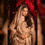 Sampurna Lahiri Instagram – Chaand Mubarak 🌙
.
Photography – @sayantan_dutta_photography 
Makeup up – @sahababusona 
Styling – @rinkikhatoon 
Hair – @ginni_love21 
Jewellery – @anjalijewellersbharat 
Assistant – @sourabh181707 
.
#eidmubarak #traditional #festival #celebration #peace #joy #love #diversity #happiness #spreadlove
