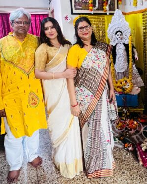 Sampurna Lahiri Instagram - আমাদের সরস্বতী পুজো। ❤️❤️❤️
.
#goddess #festival #indian #bengali #emotion #culture #wisdom #education #art #blessings #saraswati