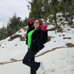 Sampurna Lahiri Instagram – ❄️🌲🏔🤎
.
#mountains #snow #snowflakes #nature #trees #cold #wind #travel #himalayas #beautiful #happiness #memories #love #sunshine