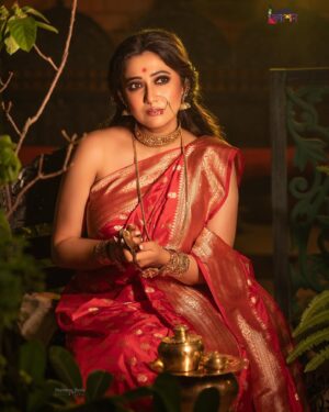 Sampurna Lahiri Instagram - শুভ অক্ষয় তৃতীয়া ❤️
.
Photography - @sayantan_dutta_photography 
Makeup - @sahababusona 
Hair - @ginni_love21 
Styling - @rinkikhatoon 
Wardrobe - @the_textile_tale 
Jewellery - @anjalijewellersbharat 
Media - @aajkaal.in 
Assistant - @sourabh181707 
.
#ethnicwear #indian #bengali #look #festival #celebration #saree #sareelove #traditional #happiness #bliss #positivevibes #mood #love