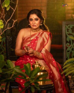Sampurna Lahiri Instagram - শুভ অক্ষয় তৃতীয়া ❤️
.
Photography - @sayantan_dutta_photography 
Makeup - @sahababusona 
Hair - @ginni_love21 
Styling - @rinkikhatoon 
Wardrobe - @the_textile_tale 
Jewellery - @anjalijewellersbharat 
Media - @aajkaal.in 
Assistant - @sourabh181707 
.
#ethnicwear #indian #bengali #look #festival #celebration #saree #sareelove #traditional #happiness #bliss #positivevibes #mood #love