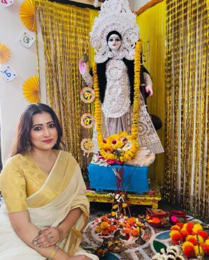 Sampurna Lahiri Instagram - আমাদের সরস্বতী পুজো। ❤️❤️❤️
.
#goddess #festival #indian #bengali #emotion #culture #wisdom #education #art #blessings #saraswati