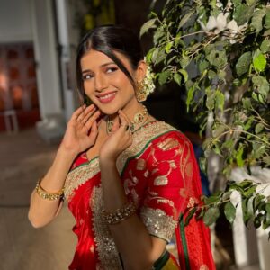Samridhi Shukla Instagram - Mala mein aa tujhko piro lu
Tujhe pehnoon sajan
Honton mein aa sargam sa boloon
Tujhe ratt lu sajan ❤️