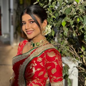 Samridhi Shukla Instagram - Mala mein aa tujhko piro lu
Tujhe pehnoon sajan
Honton mein aa sargam sa boloon
Tujhe ratt lu sajan ❤️