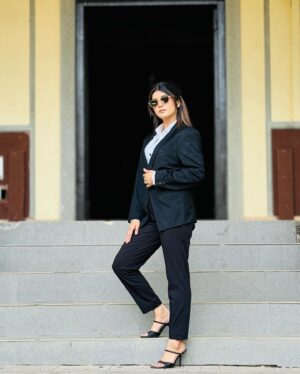 Samridhi Shukla Instagram - Girl boss vibes 🖤