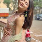 Samridhi Shukla Instagram - Aapko kaisi lagti hoon? 🌸