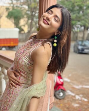 Samridhi Shukla Instagram - Aapko kaisi lagti hoon? 🌸