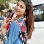Samridhi Shukla Instagram - Puraane gaanon ki baat hi alag hai ❤️✨