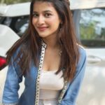 Samridhi Shukla Instagram - Puraane gaanon ki baat hi alag hai ❤️✨