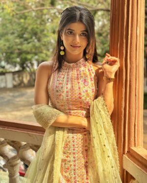 Samridhi Shukla Instagram - Baby face baddie attitude 🤓🐣💛🔥