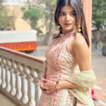 Samridhi Shukla Instagram - Aapko kaisi lagti hoon? 🌸