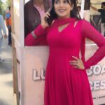 Samridhi Shukla Instagram - What happens when you watch too many reels 🤣 Also “iski maa ko saas banaun” is inspired by a girl who made a fun reel. Please mention her account so I can tag her. ❤️