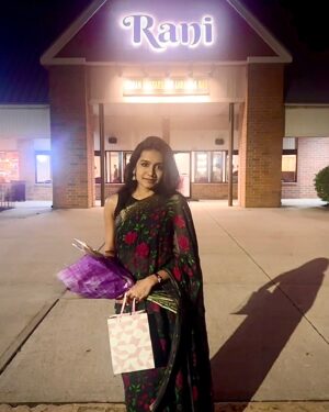 Samyuktha Viswanathan Instagram - blurry nights, blurry photos, crystal clear memories 🤍

saree borrowed from @spacelordnova ⭐️

(Actor, actor in nyc, Chennai actor, Tamil actress, Saree nyc, Saree love, the city that never sleeps, Times Square, indie actor)