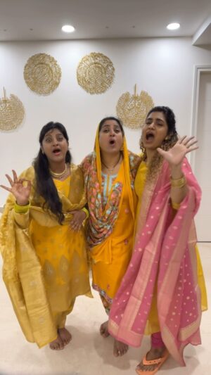 Sana Instagram - Just looking like a wow! Going with the trend of #LookingLikeAWow 
.
.
Wedding season is here ❤️