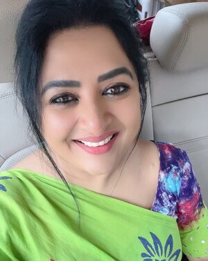 Sana Instagram - An earth Angel ,The way she vibes is “Beautiful “
#beauty #selflove #ootd  #saree #bright #greenbeauty