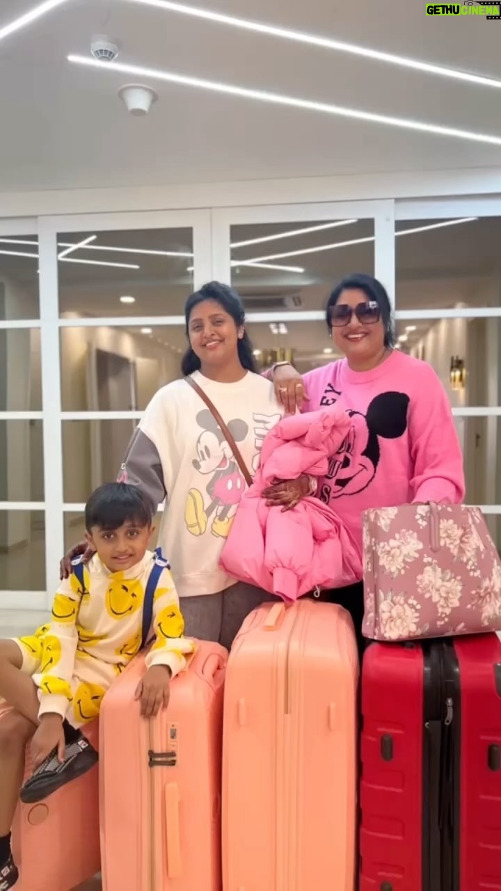 Sana - 1.7K Likes - #holiday #srinagar @tabutiful29 #vacation #cold #weather #heavenonearth #beautyfull #placetovisit #visual #travel @vivanta.dalview #sweater #music #kashmir #food