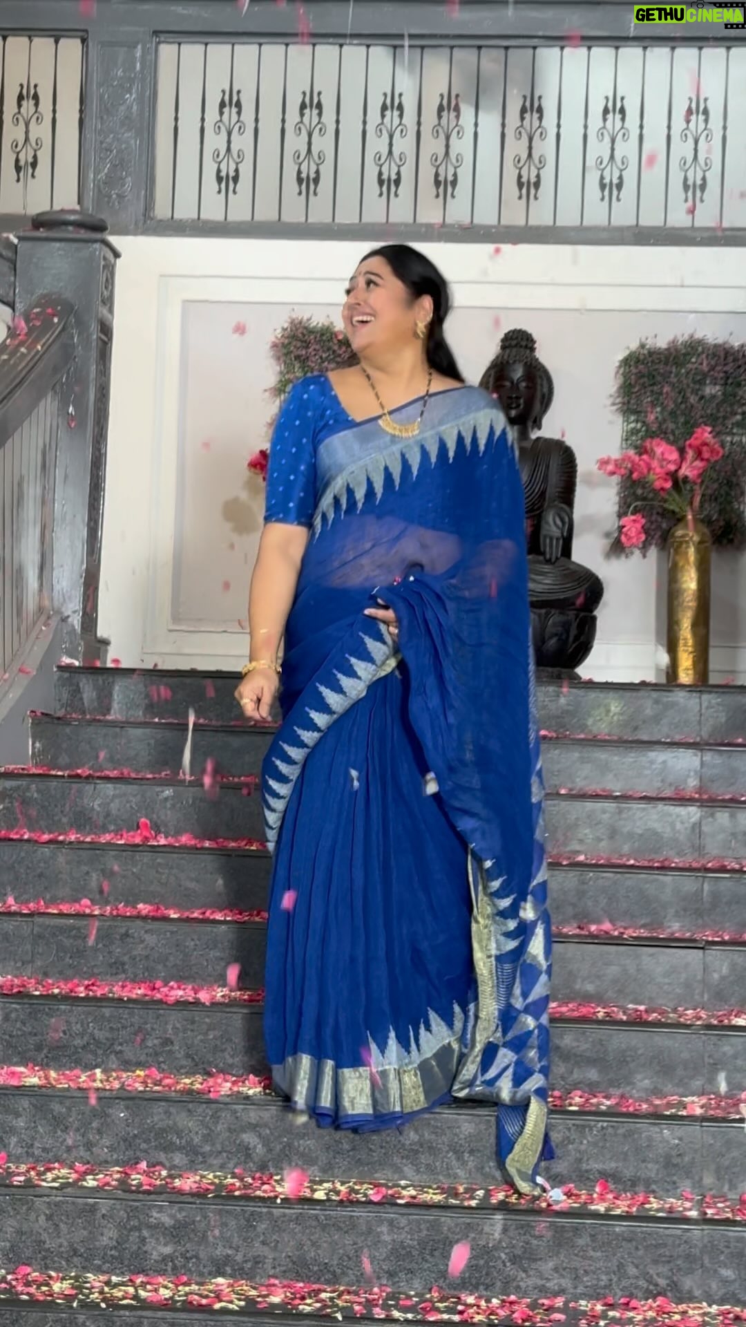 Sana - 5.5K Likes - I”mway more interested in how my life feels to me than how it looks others
#shooting #shine #bright #flowers #light #camera #action -#fashion #summer #cottin #sarees #indigocollection #roses