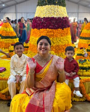 Sana Instagram - A Queen With Two Kings 
#battukamma #celebrations #festival #treditional #function #flowers #sweets #colourfull #telengana #sarees #yellow #red #pooja #instaphoto