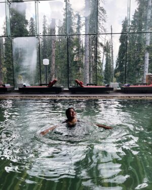 Sana Instagram - Life is better when ur soaking in a hot pool under the open sky @thekhyberresort 
#holiday #snow #Hot #pool #warm #water #the #best #view #feelt #top of the #world #swim