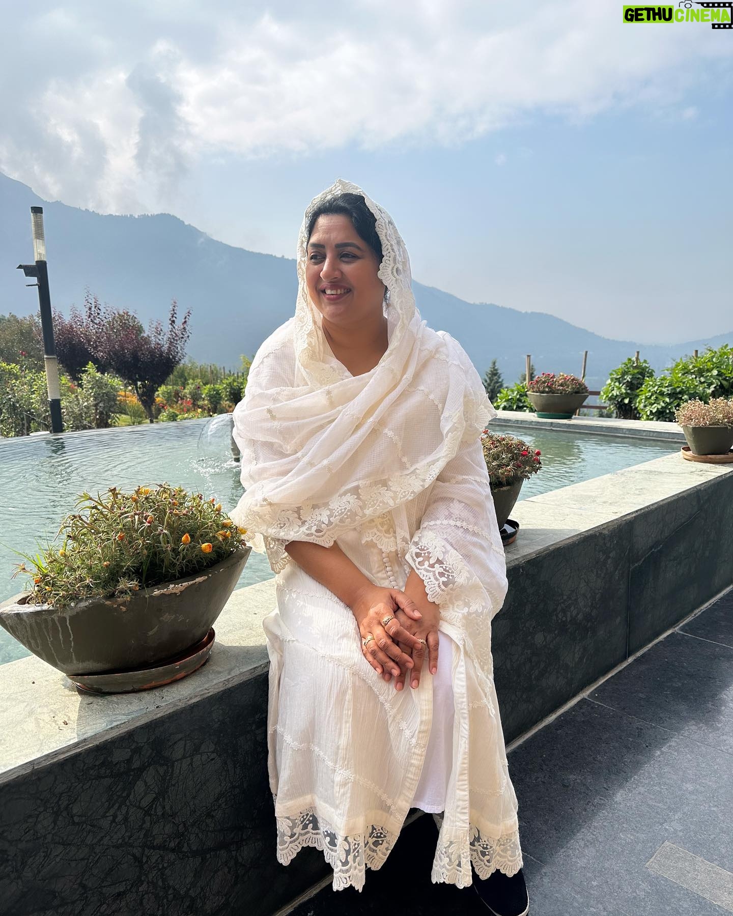 Sana - 1.1K Likes - Kashmir Srinagar the most lovely and sublime spot on earth,a paradise,which poets have tried to portray in words.
#heavenonearth @vivanta.dalview #dallakesrinagar #instabeauty #vloggers @youtube #instagood