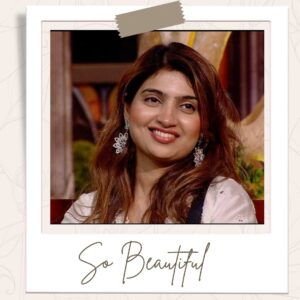 Sana Raees Khan Instagram - So Beautiful, So Elegant just looking like a WOW…💗
.
.
Outfit @sonamlabel 
Jewellery @aesana0710
.
.
@colorstv @beingsalmankhan @officialjiocinema @endemolshineind
.
.
#sanaraeeskhan #sanaistheboss #bb17 #dildimaagaurdum #colors #salmankhan #jiocinema #keepsupporting #srk #srkwarriors