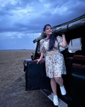 Sanah Kapur Instagram - Eyes wide with anticipation, on the lookout for the majestic wildlife in Masai Mara! 🦓🦒🐘 

#WildlifeEncounters #MasaiMaraBeauty #NatureSafari #SpectacularWilderness #nofilterneeded