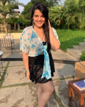 Sanah Kapur Instagram - Before - While - After…Pool Life 💙

 #summers #swim #beforeandafter #summervibes #mood #relaxing #summerfashion #holiday