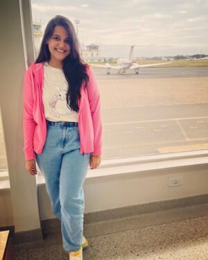 Sanah Kapur Instagram - Don’t be fooled by the smile…tiny planes got me feeling all kinds of nervous 🙈😅

#travel #travelgram #travelstories #instatravel #feelings #mood #traveler #travelling #aroundtheworld