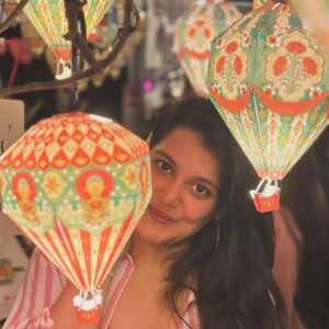 Sanah Kapur Instagram - Somewhere between the lights, the food and the music the soul was getting healed…
( ps: and shopping of course 😉) 

#weekend #weekendvibes #lilflea #joy #shopping #music #lights #food #fun #moments