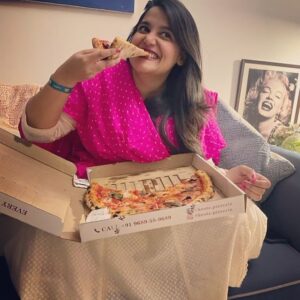 Sanah Kapur Instagram - I got my pizza ready for binging the 2 new episodes..cause its #happyfamily friday…(screening ritual continues its my *conditions applied 😉)

#ritual #newshow #happyfamily #bts #pizza #friday