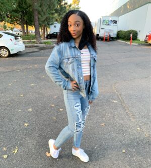 Sanai Victoria Instagram - Early morning call times! 
.
.
.
#greatful #blessed #diaryofafuturepresident #disneyplus #actorslife #setlife #explore #explorepage #sendingpositivevibes #sendinglove #fridayvibes #sanaivictoria 🎬✌🏾💋