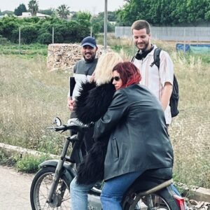 Sandra Cervera Instagram - Rodando una peli preciosa a tu lado toti @angelacervan Y @jordi_nu nos dirige con todo su amor… ❤️‍🔥🎬 Está siendo muy bonito equipo @valenciana.film