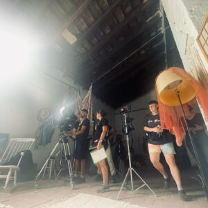 Sandra Cervera Instagram - Rodando una peli preciosa a tu lado toti @angelacervan Y @jordi_nu nos dirige con todo su amor… ❤️‍🔥🎬 Está siendo muy bonito equipo @valenciana.film