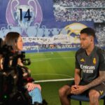 Sandra Díaz Arcas Instagram - Dice que es un tipo tímido, aunque lo que me ha dejado claro es que es un crack, fuera y dentro del campo. Nuestra charla con @rodrygogoes, pronto en @dazn_es 😉